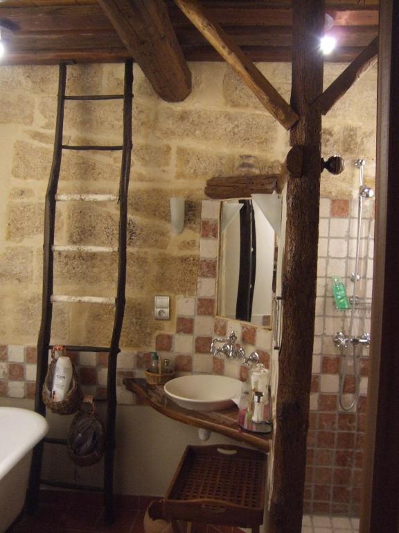 Bize De La Tour Panzió Saint-Bonnet-du-Gard Szoba fotó